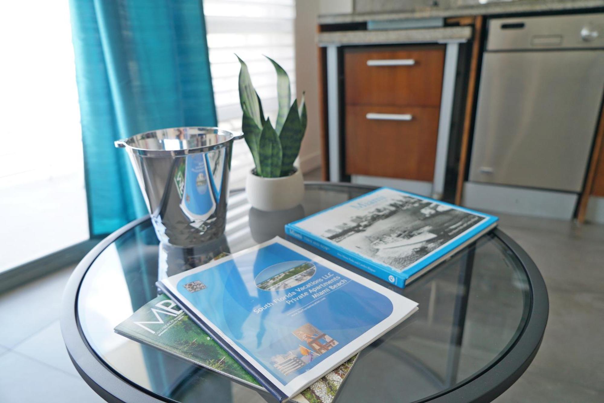Deluxe Apartments At The Congress Miami Beach Room photo