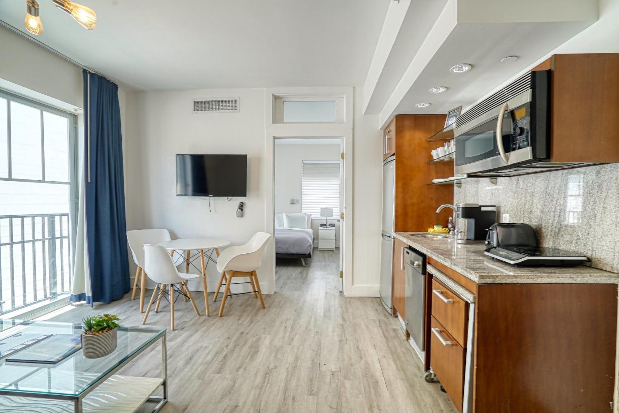 Deluxe Apartments At The Congress Miami Beach Room photo