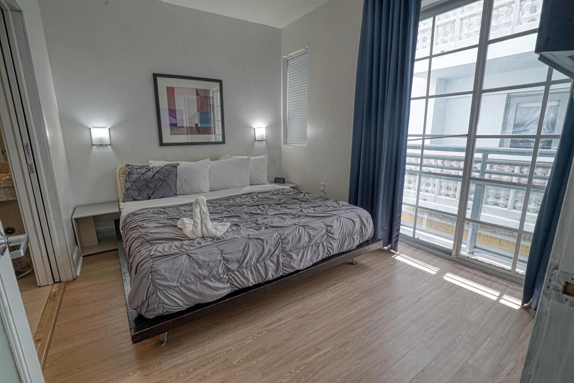 Deluxe Apartments At The Congress Miami Beach Room photo