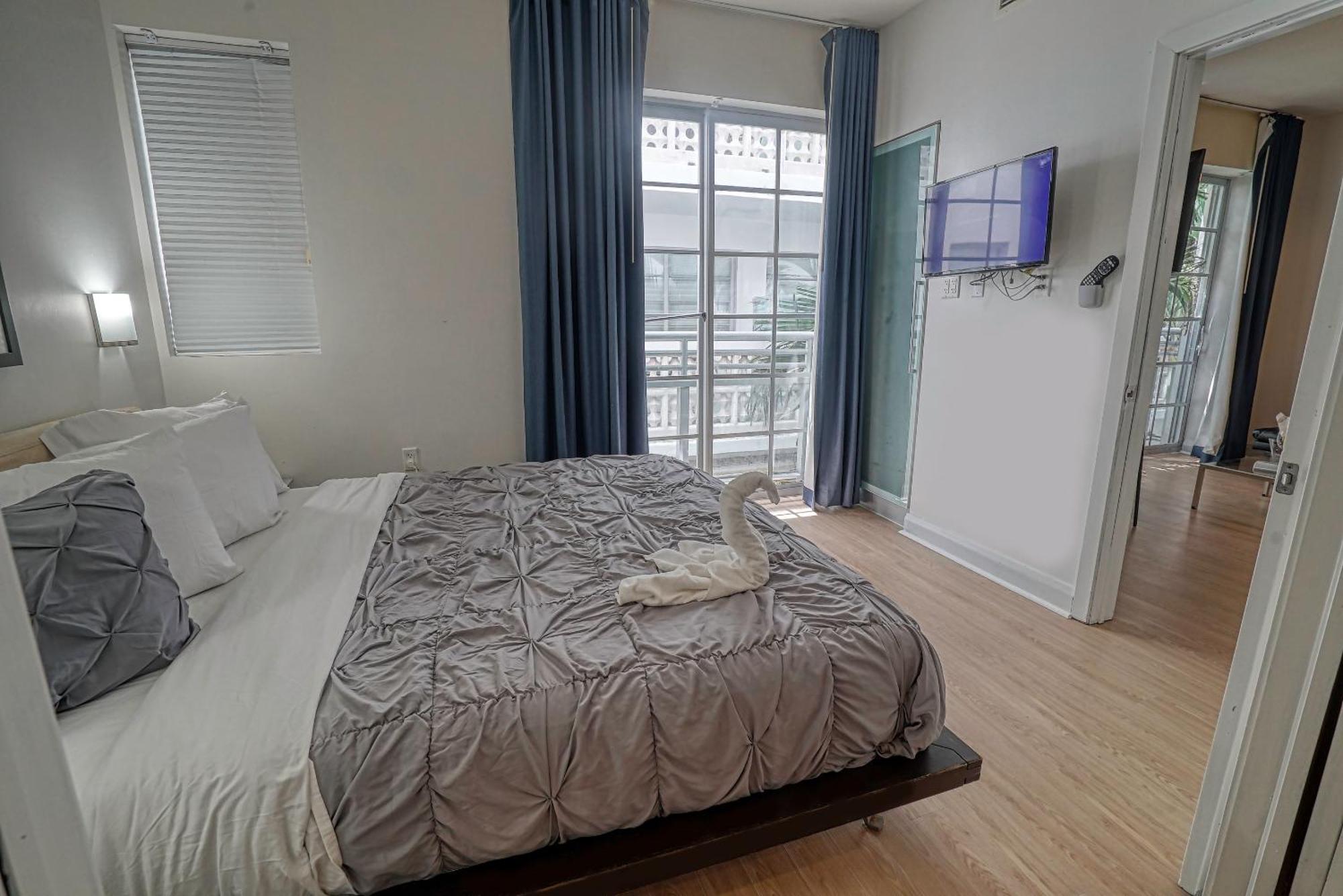 Deluxe Apartments At The Congress Miami Beach Room photo