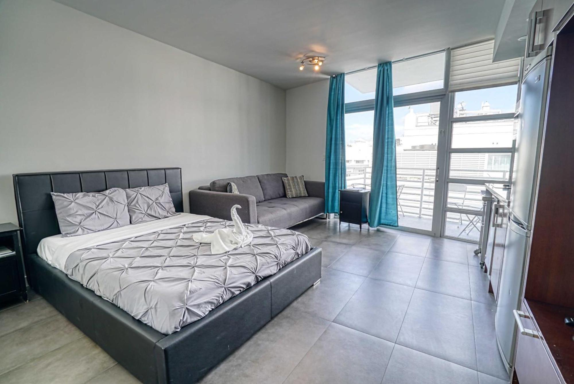 Deluxe Apartments At The Congress Miami Beach Room photo