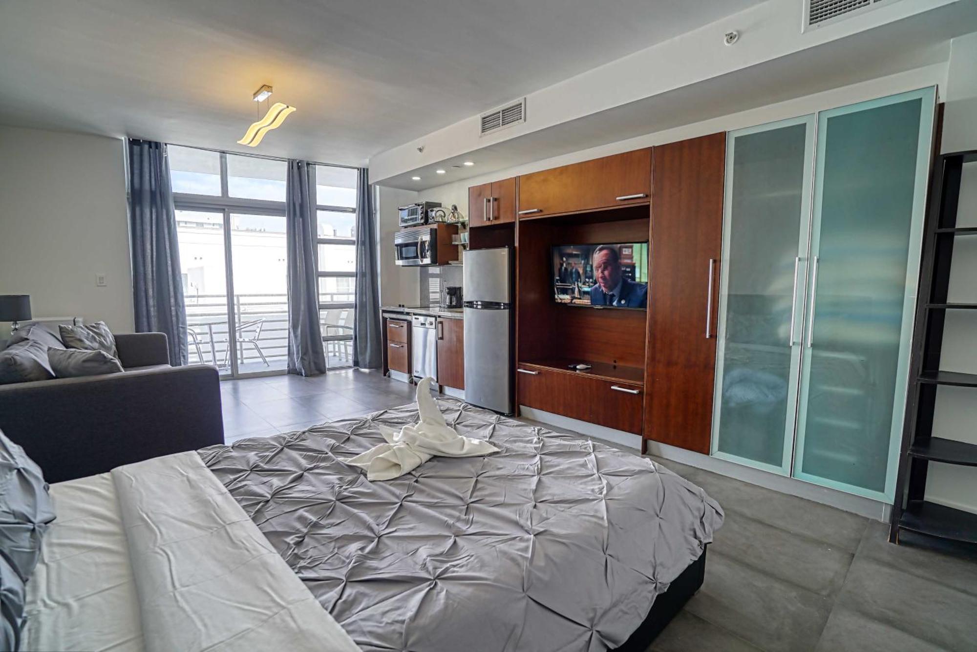 Deluxe Apartments At The Congress Miami Beach Room photo